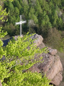 Das christliche Kreuz hat verschiedene Bedeutungen, auch auf den Einladungskarten zur Konfirmation (@avatar-1, Flickr, http://creativecommons.org/licenses/by/2.0/deed.de) 