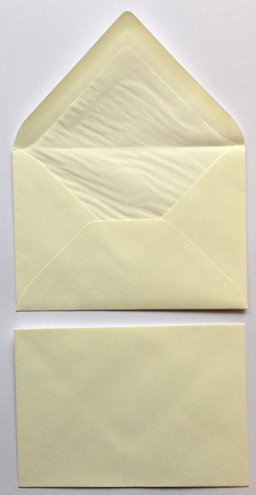 Chamois-Briefumschläge im Format C6 mit hellem Seidenfutter, nassklebend, Creme